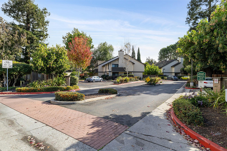 646 S Ahwanee Terrace