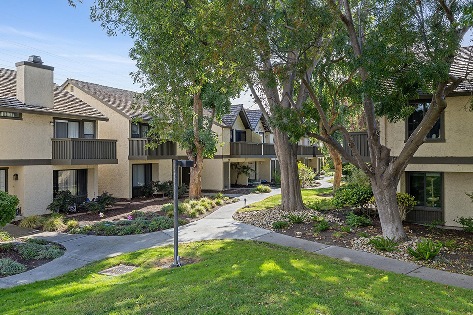 646 S Ahwanee Terrace