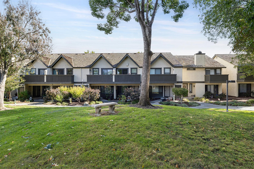 646 S Ahwanee Terrace