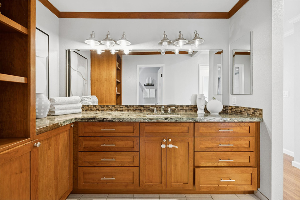 646 S Ahwanee Terrace