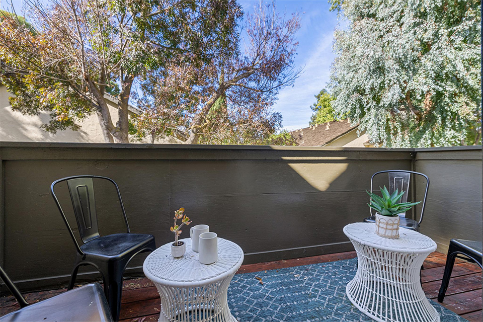 646 S Ahwanee Terrace