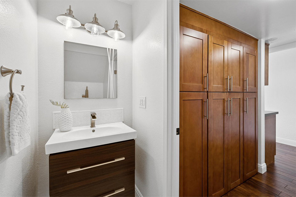 646 S Ahwanee Terrace