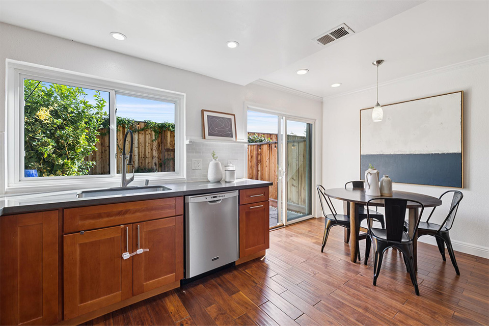 646 S Ahwanee Terrace