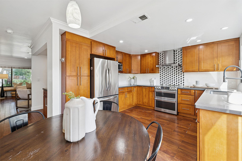 646 S Ahwanee Terrace