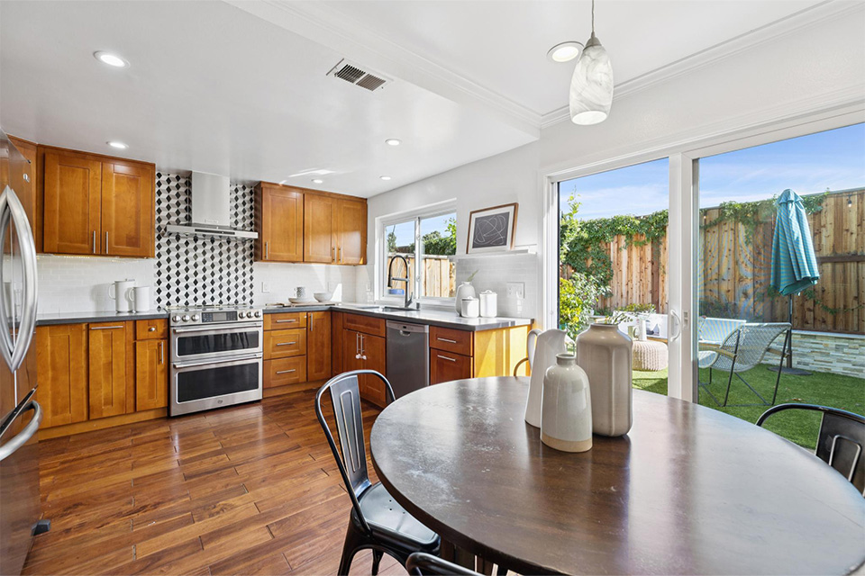 646 S Ahwanee Terrace