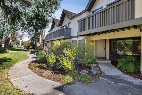 646 S Ahwanee Terrace